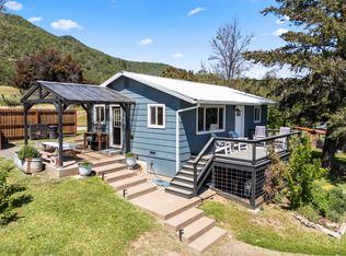 621 Sardine Creek Rd, Gold Hill, OR 97525