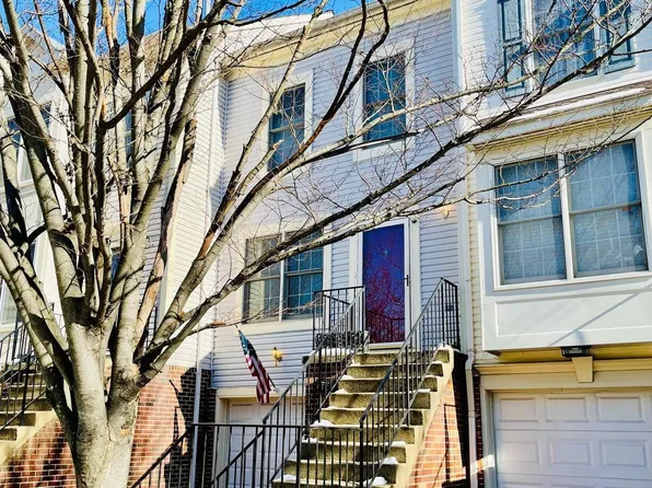 7829 Gum Springs Village Dr, Alexandria, VA 22306