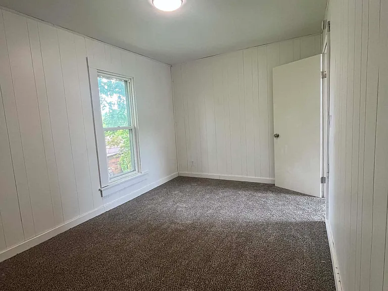 428 Foster Ave — Photo 11