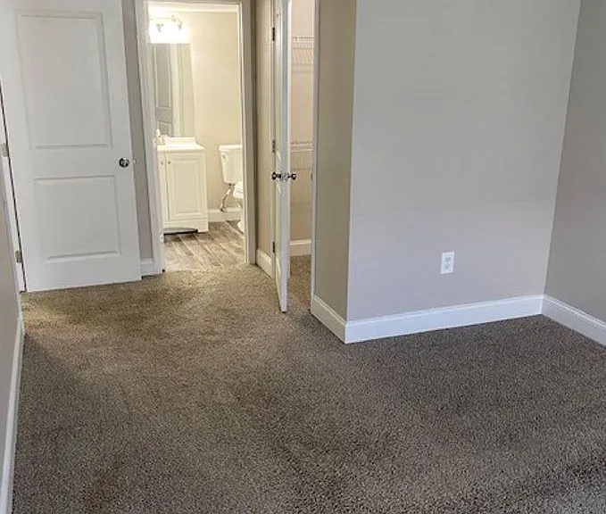 Oakbrook Village Apartments — Photo 12