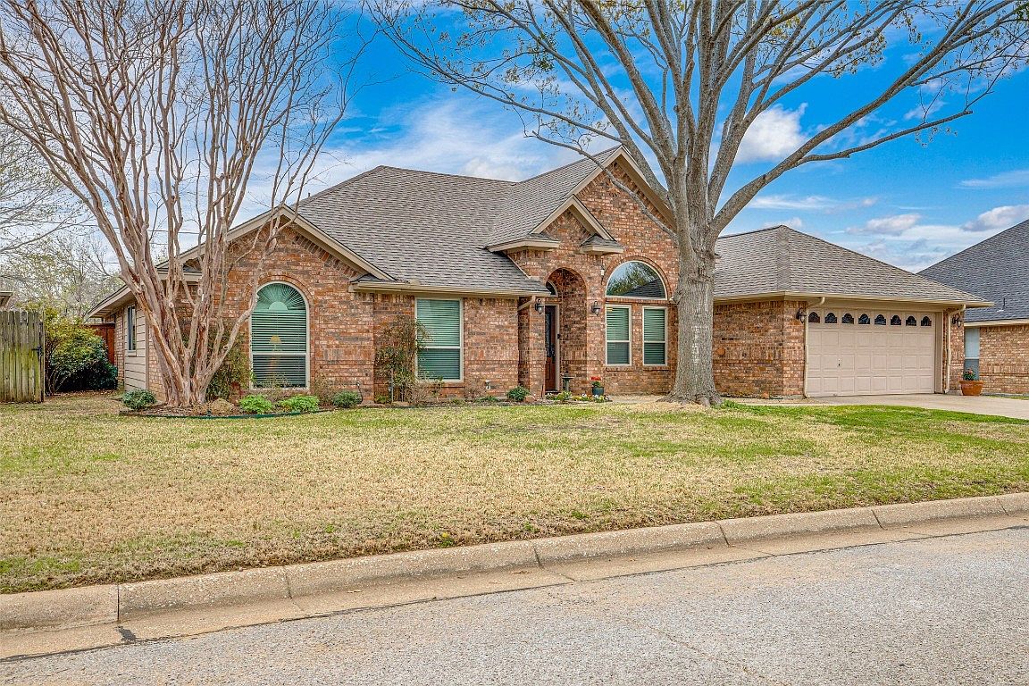 6311 Meadowmere Ln, Arlington, TX 76001 Zillow