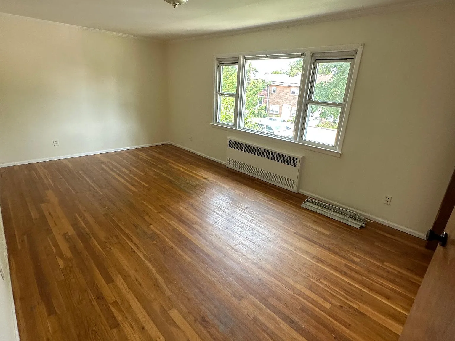 3 bed, 1075 sqft, $3,800 — Photo 3