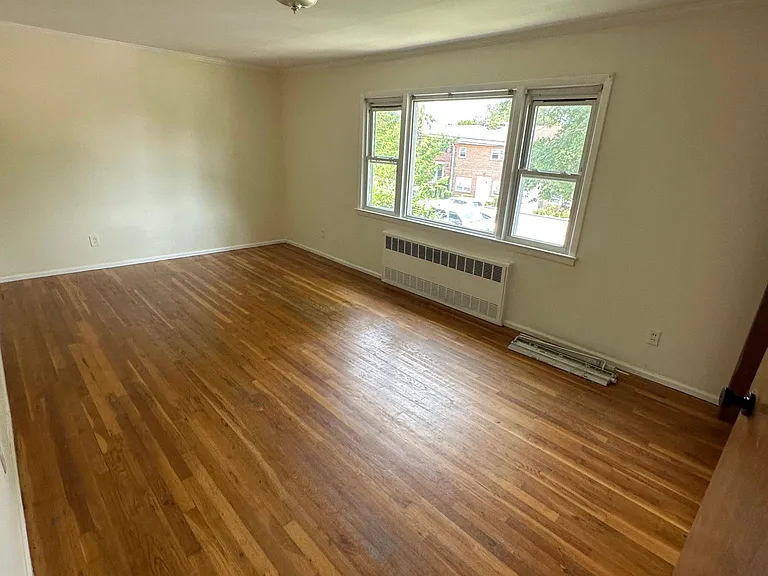 137 Nassau Blvd #2 — Photo 4