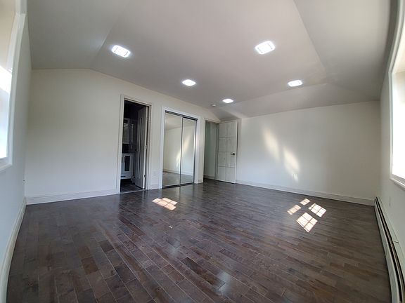 4th image of 1231 E 222nd St