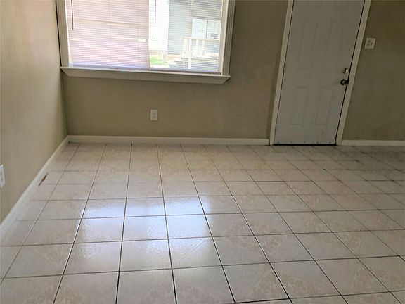 3rd image of 772 Coolwood Dr Unit A