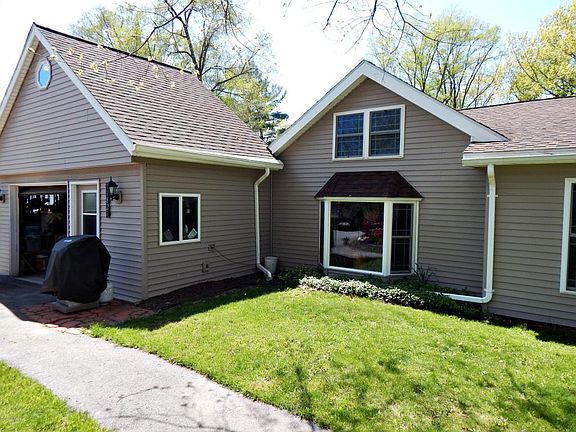 2nd image of 11821 Maywood Dr NE