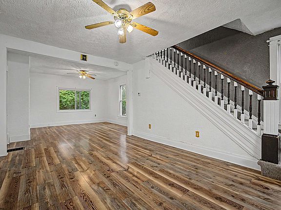 5th image of 387 Dille St