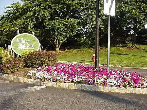 105 Kelly Dr, Edison, NJ 08820
