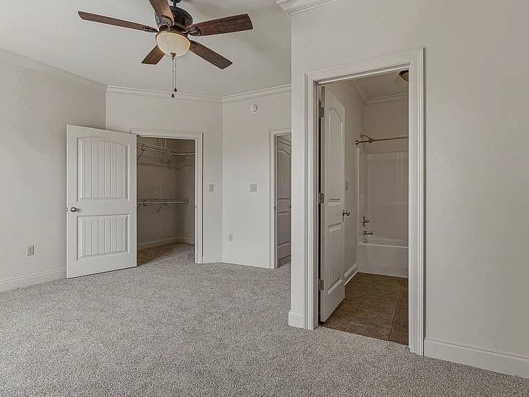 1016 Villa — Photo 18