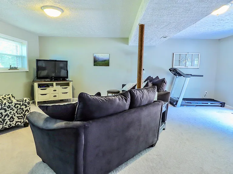 9711 Stanalouise Dr — Photo 14
