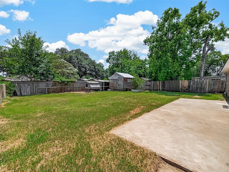 313 Stratmore Dr — Photo 23
