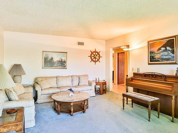 4th image of 519 E La Sierra Dr