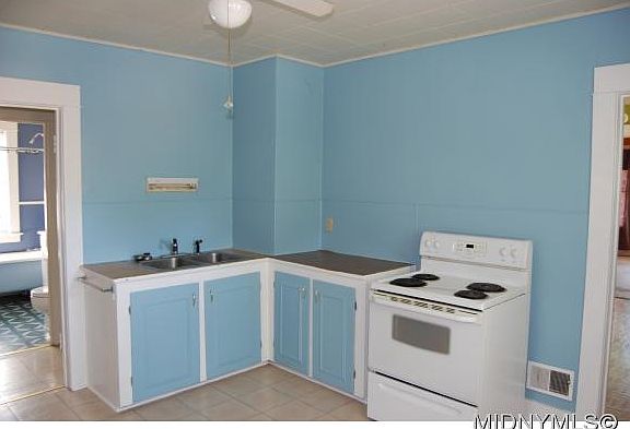 4th image of 1543 Dudley Ave