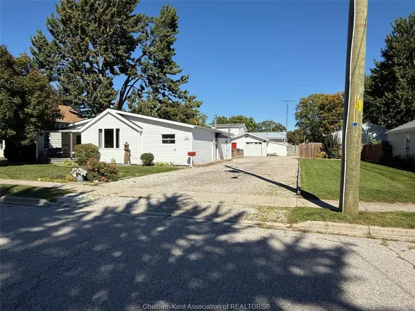 126 Edwy St, Chatham Kent, ON N8A 1C5