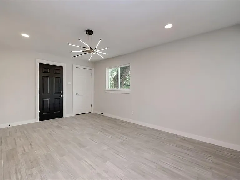 1747 Wroxton Ct #6 — Photo 5