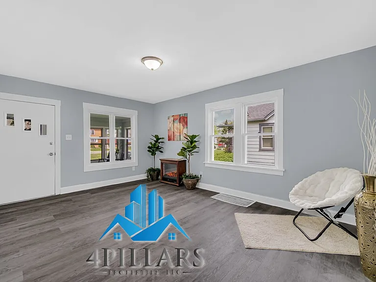 648 Stewart Ct — Photo 8