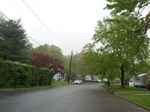 Exterior Neighborhood (street photo)