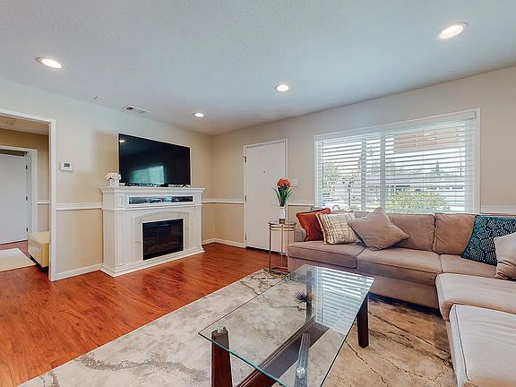 3rd image of 154 S Burnaby Dr