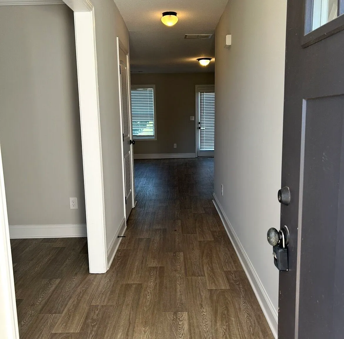 4 bed, 2.5 bath, 2306 sqft, $2,250 — Photo 3