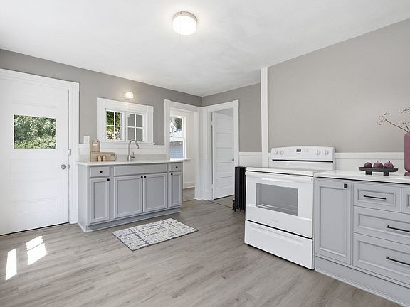 4th image of 96 Union St