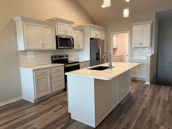 5th image of 2815 Kings Corner Dr
