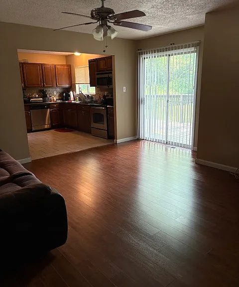 1283 Clanfield Dr — Photo 2