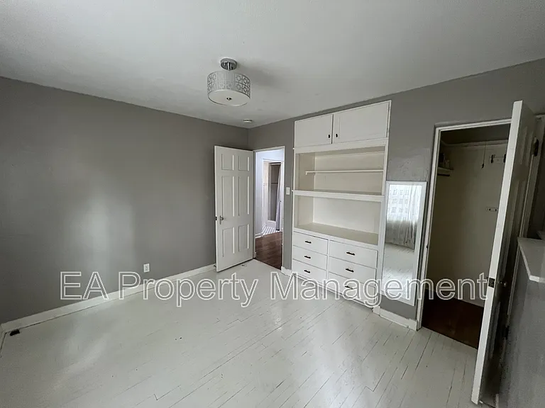 411 Wellesley Dr SE — Photo 10