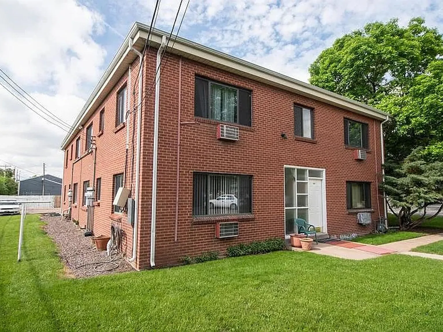 Miller Court Apartments - Security Deposit As Low As $0! — Photo 4