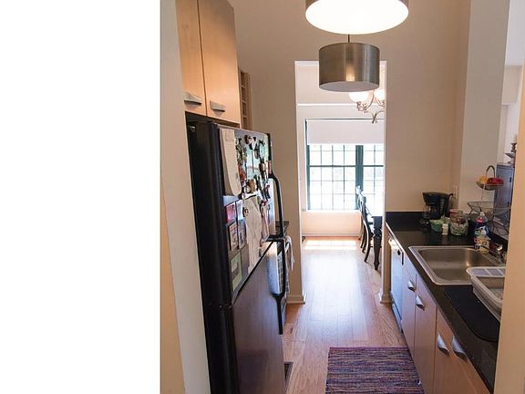 3rd image of 2 Leverington Ave Penthouse 19