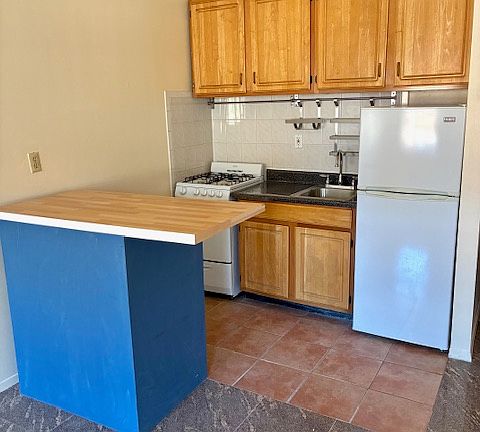 4th image of 158 E 107th St APT 2A