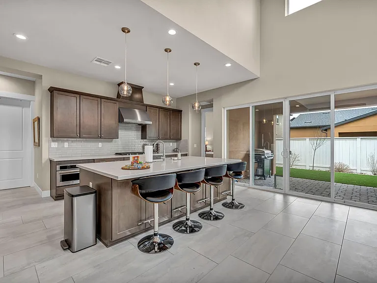619 Camargue Trl — Photo 19