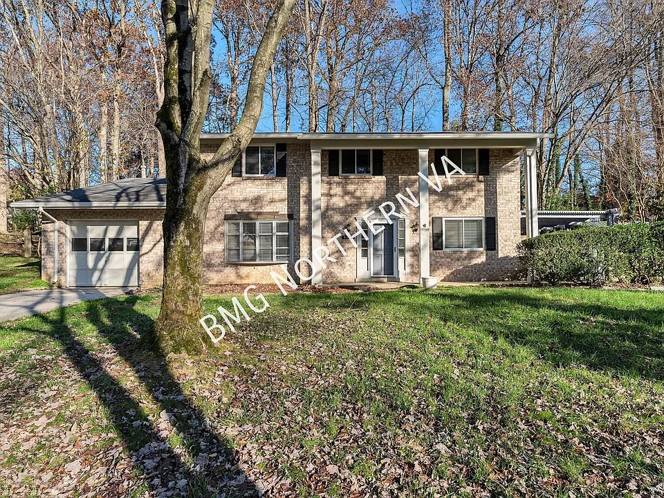 5207 Gainsborough Dr