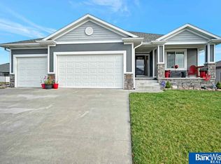 3130 Rawhide Dr, Lincoln, NE 68507