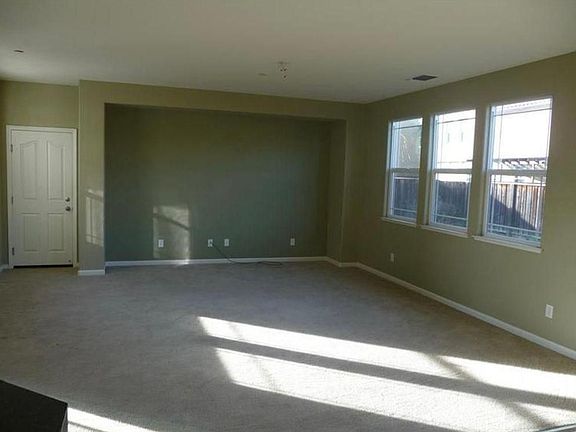 4th image of 2687 Shinn Pl