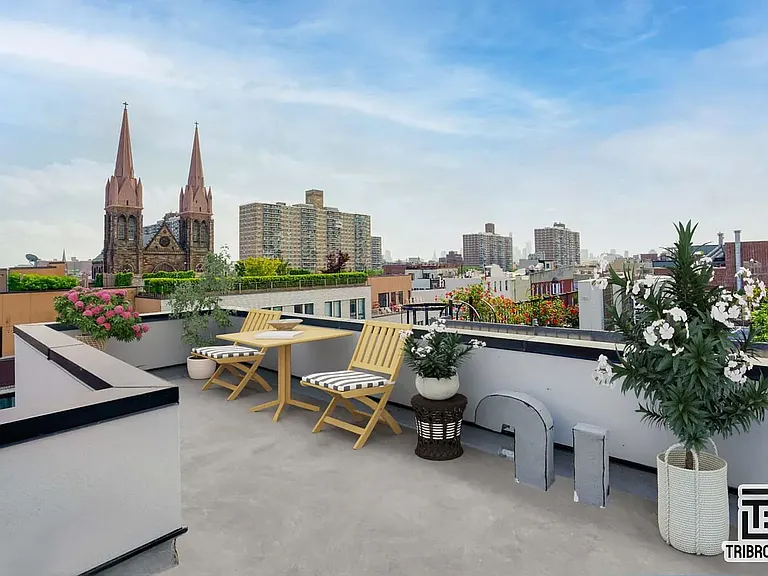 141 Meserole St #4R — Photo 1