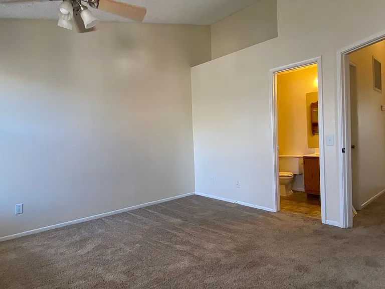 1970 N Hartford St #25 — Photo 20