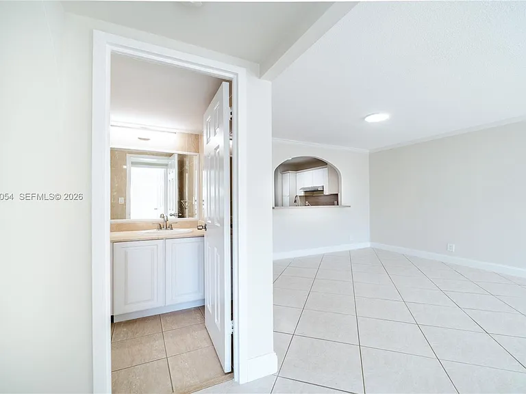 2555 NE 11th St #310 — Photo 27
