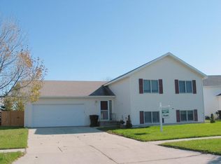 446 Burdick Ct, Grand Forks, ND 58203