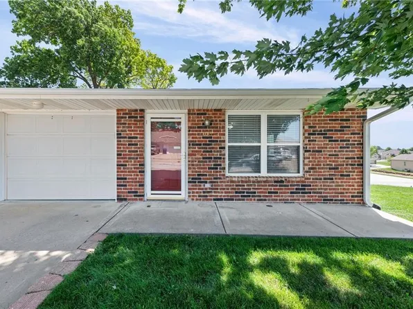 105 Basswood Ct, Smithville, MO 64089