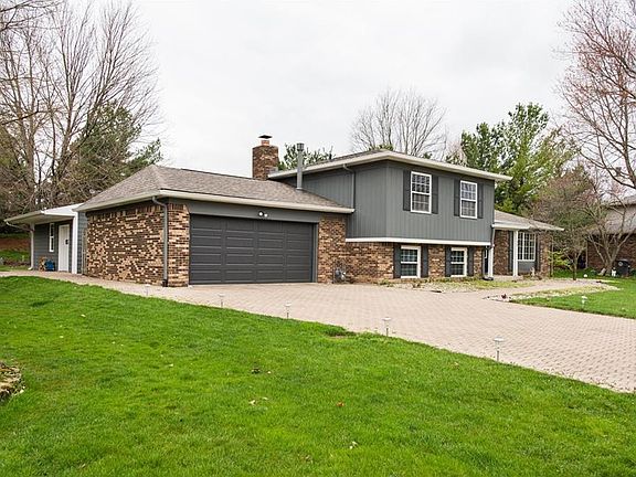 3rd image of 155 Lexington Dr