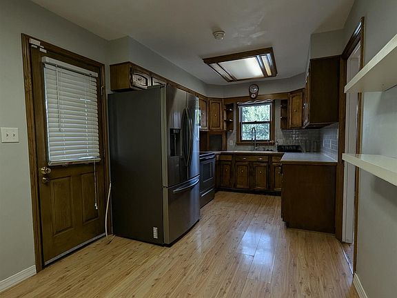 4th image of 6195 Hickory St