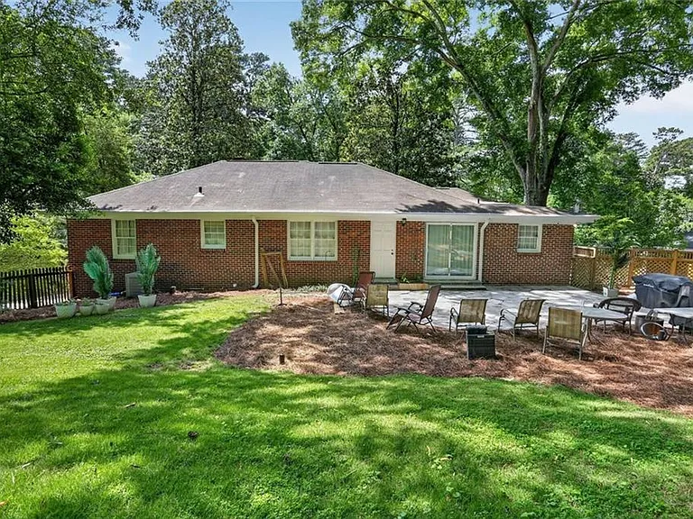 388 Lakemoore Dr NE — Photo 27