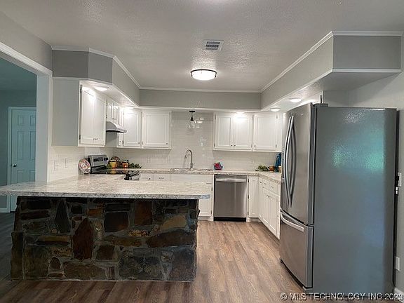 3rd image of 1189 Hickory St