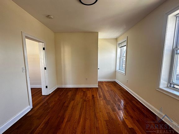 3rd image of 266 Monticello Ave APT 10
