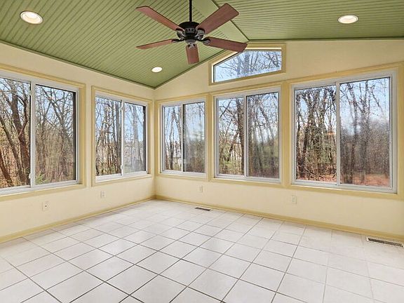 5th image of 4319 Valley Hollow Dr NE
