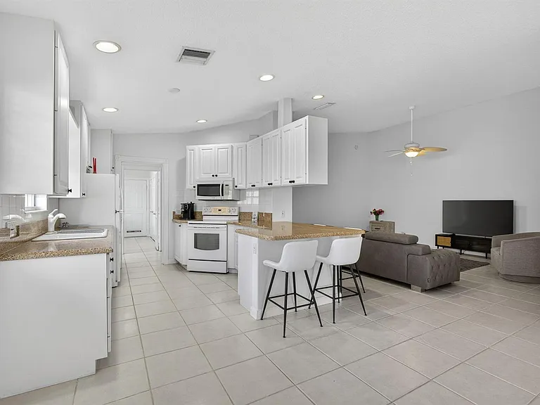 8154 Montserrat Pl — Photo 24