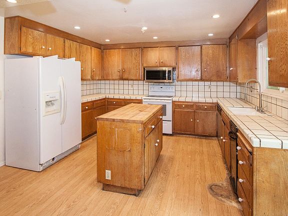 3rd image of 206 Paraiso Ct