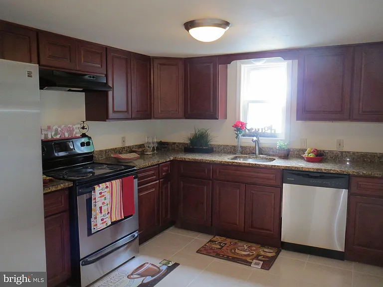 446 W South St — Photo 9