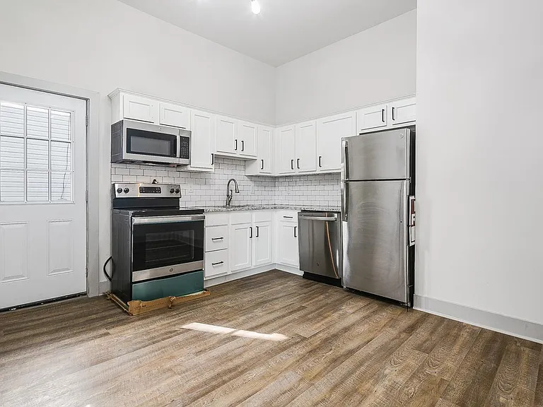 818 E Elm St #1-4 — Photo 3