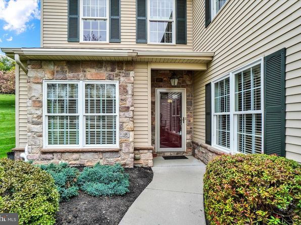 1745 Stone Hill Dr, York, PA 17402